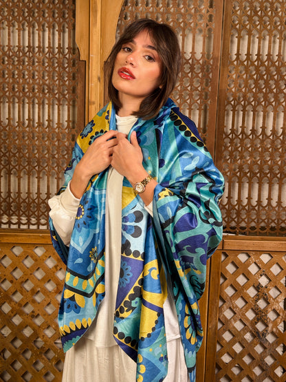 Moonveil squared velvet scarf in Turquoise