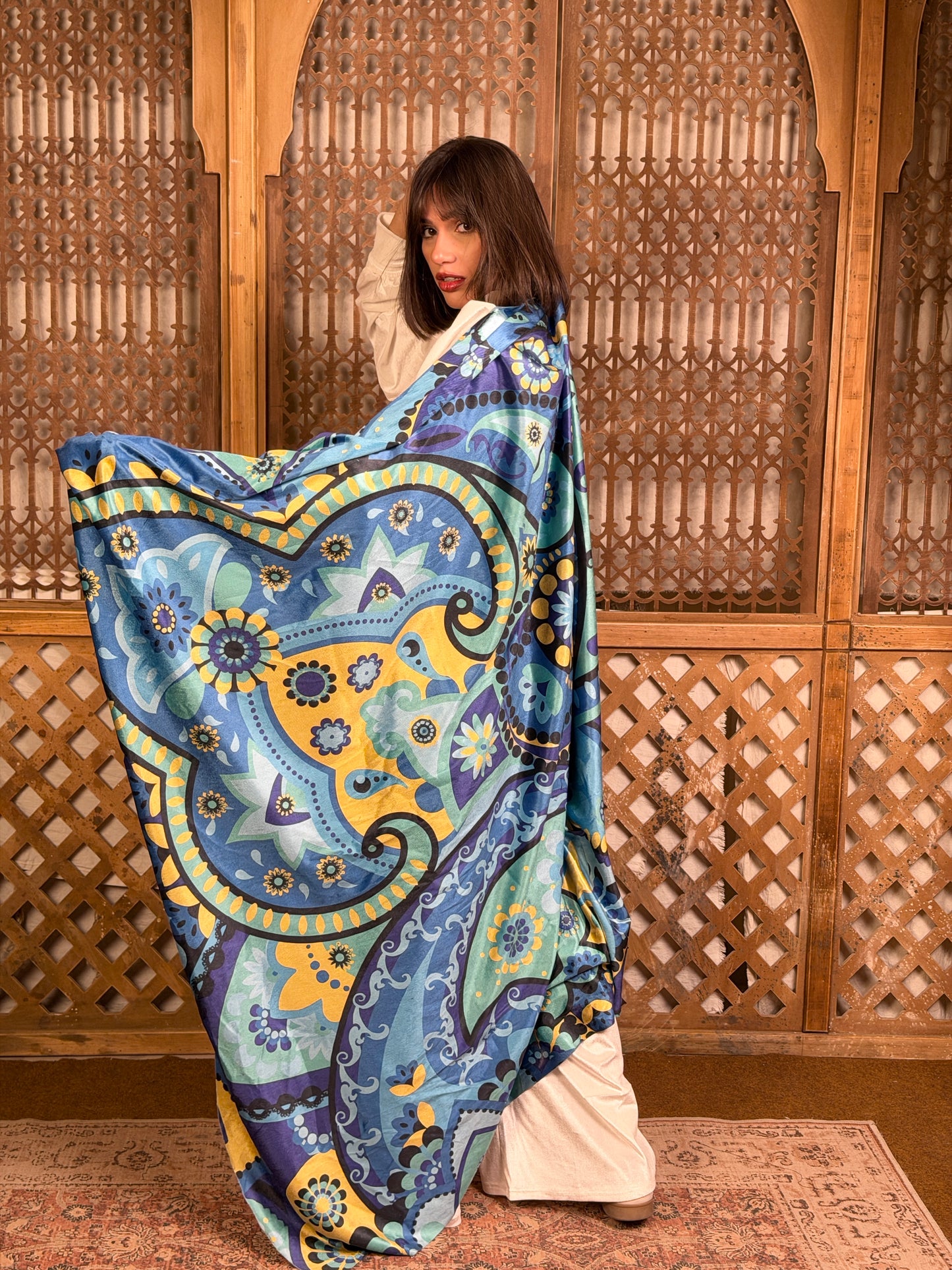 Moonveil squared velvet scarf in Turquoise