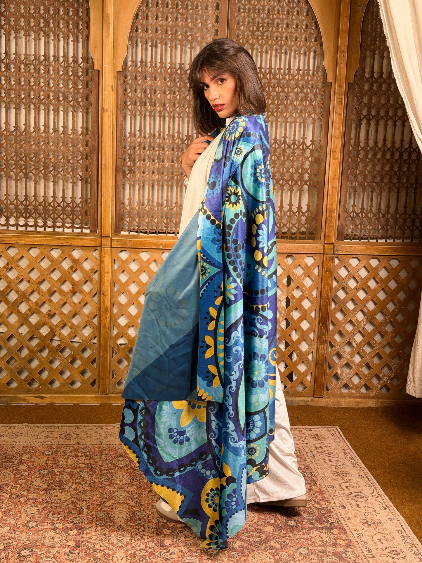 Moonveil squared velvet scarf in Turquoise