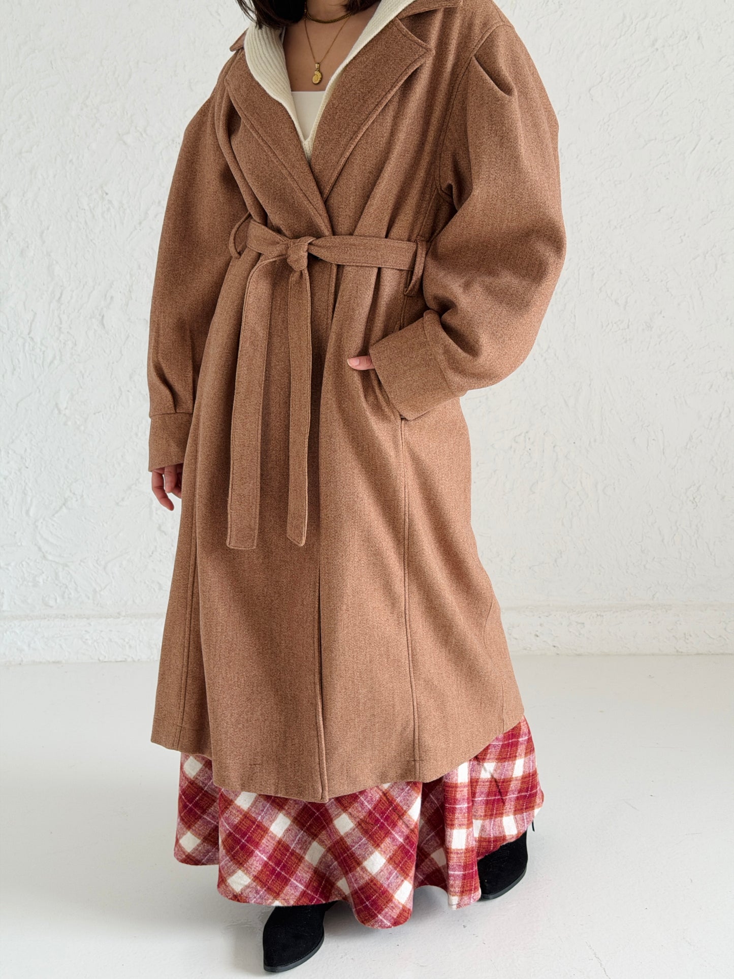 Broad Shoulder wool Coat in Camel