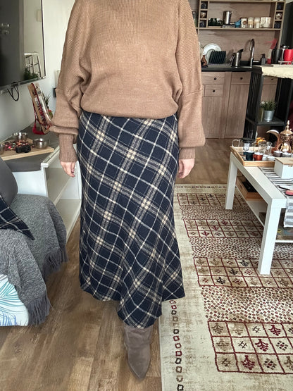 Checked Maxi skirt in Navy