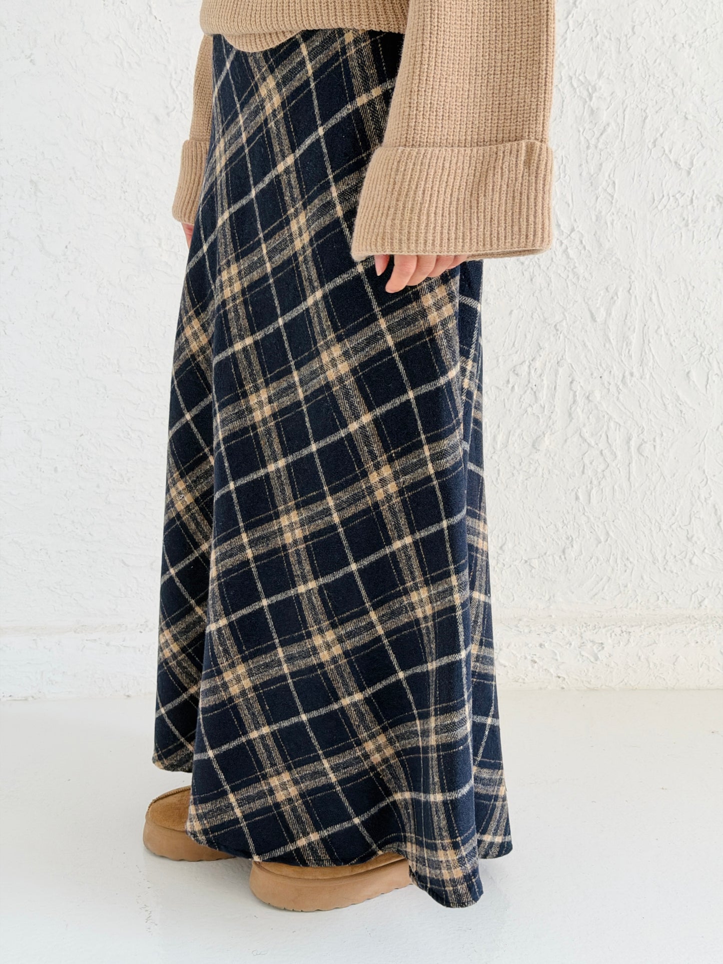 Checked Maxi skirt in Navy