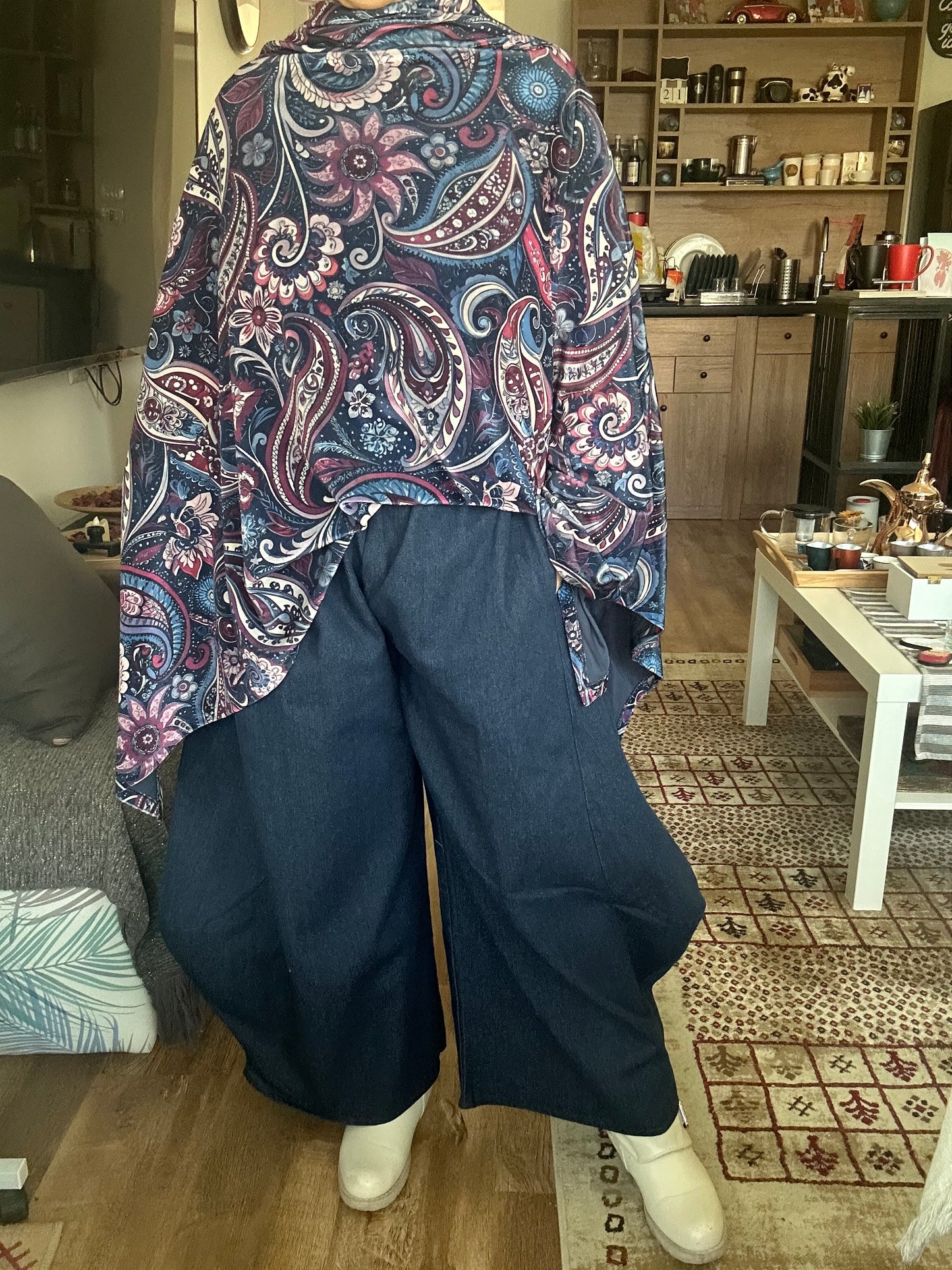 ‎	 مَوَدَّة — Mawadda 
Velvet Navy Poncho