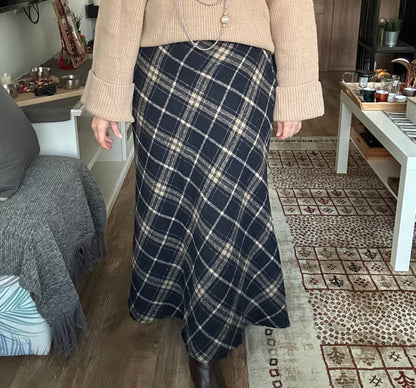 Checked Maxi skirt in Navy