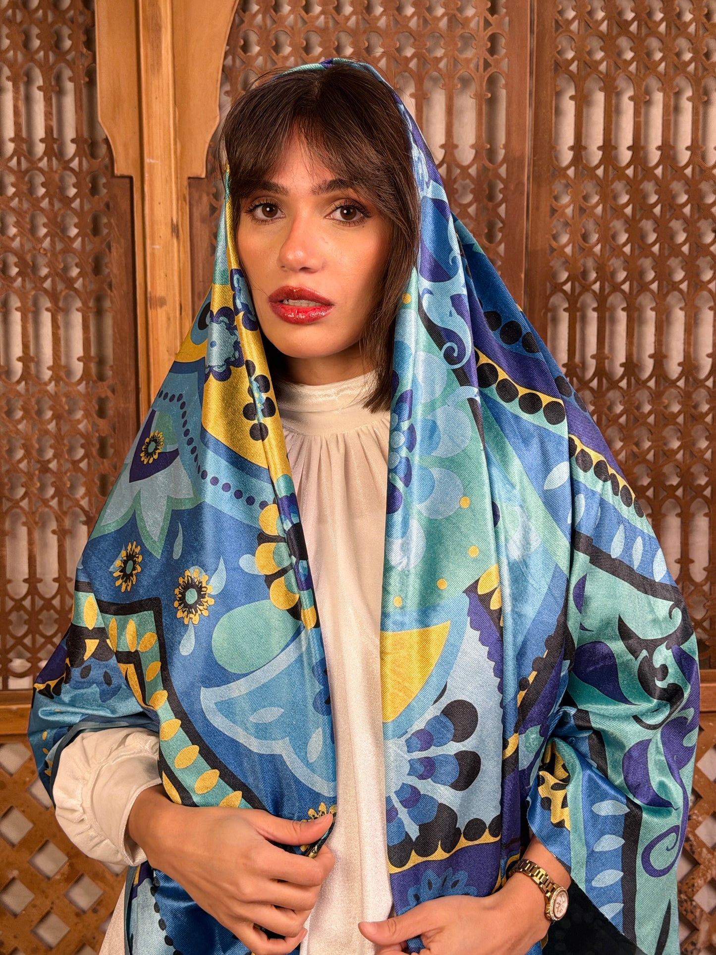 Moonveil squared velvet scarf in Turquoise