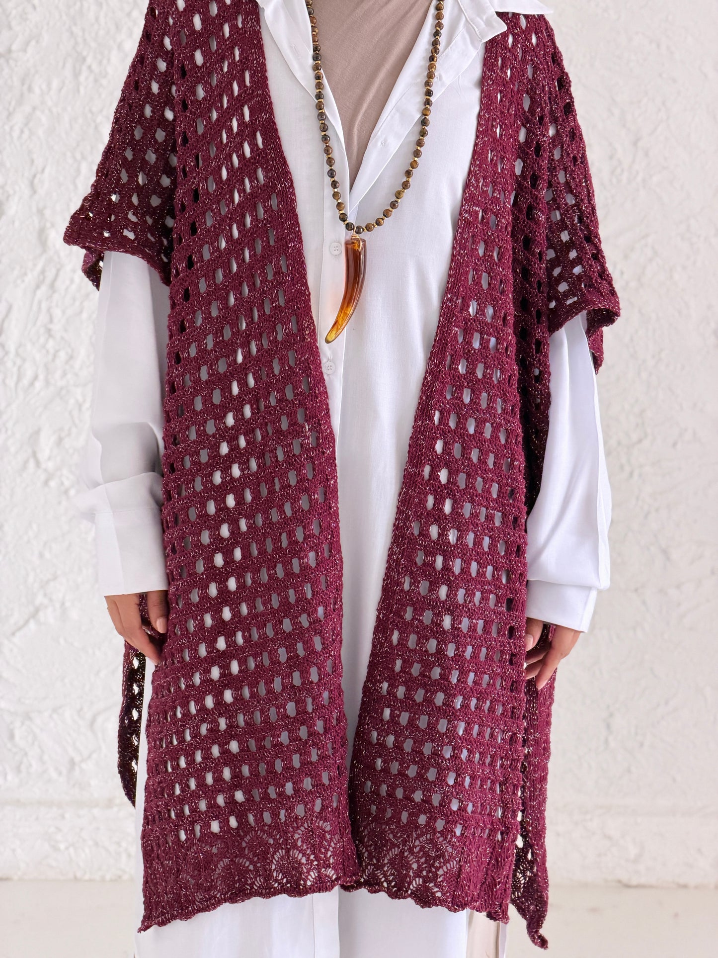 Shimmer Crochet Kimono Vest In Maroon
