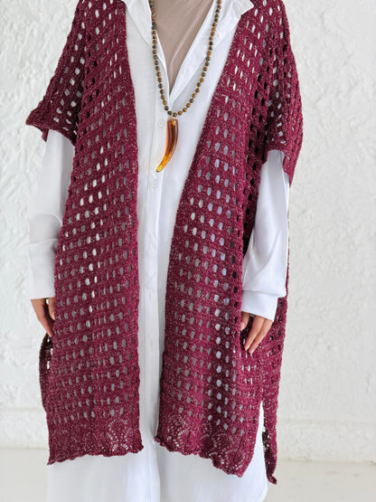 Shimmer Crochet Kimono Vest In Maroon
