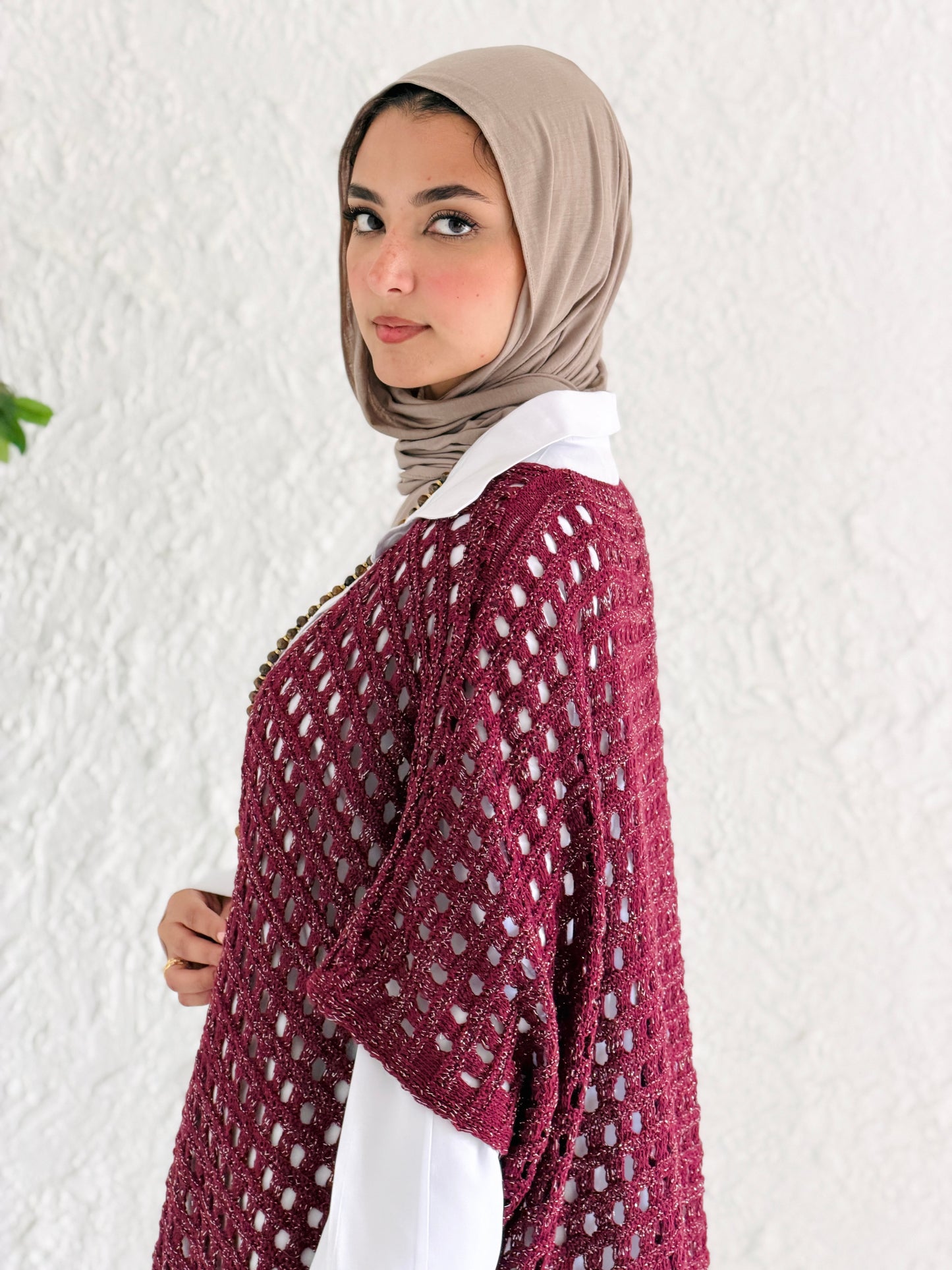 Shimmer Crochet Kimono Vest In Maroon