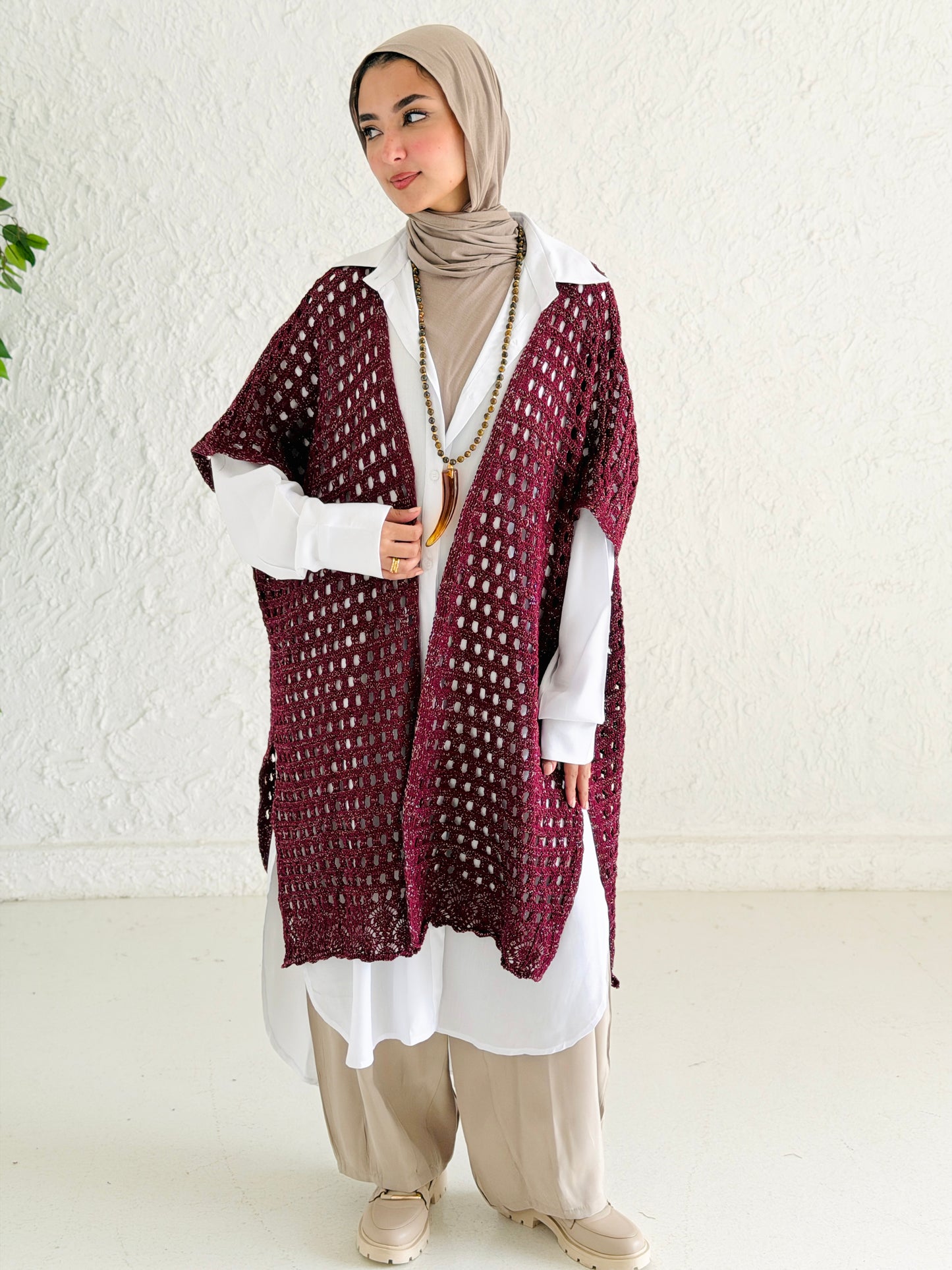 Shimmer Crochet Kimono Vest In Maroon