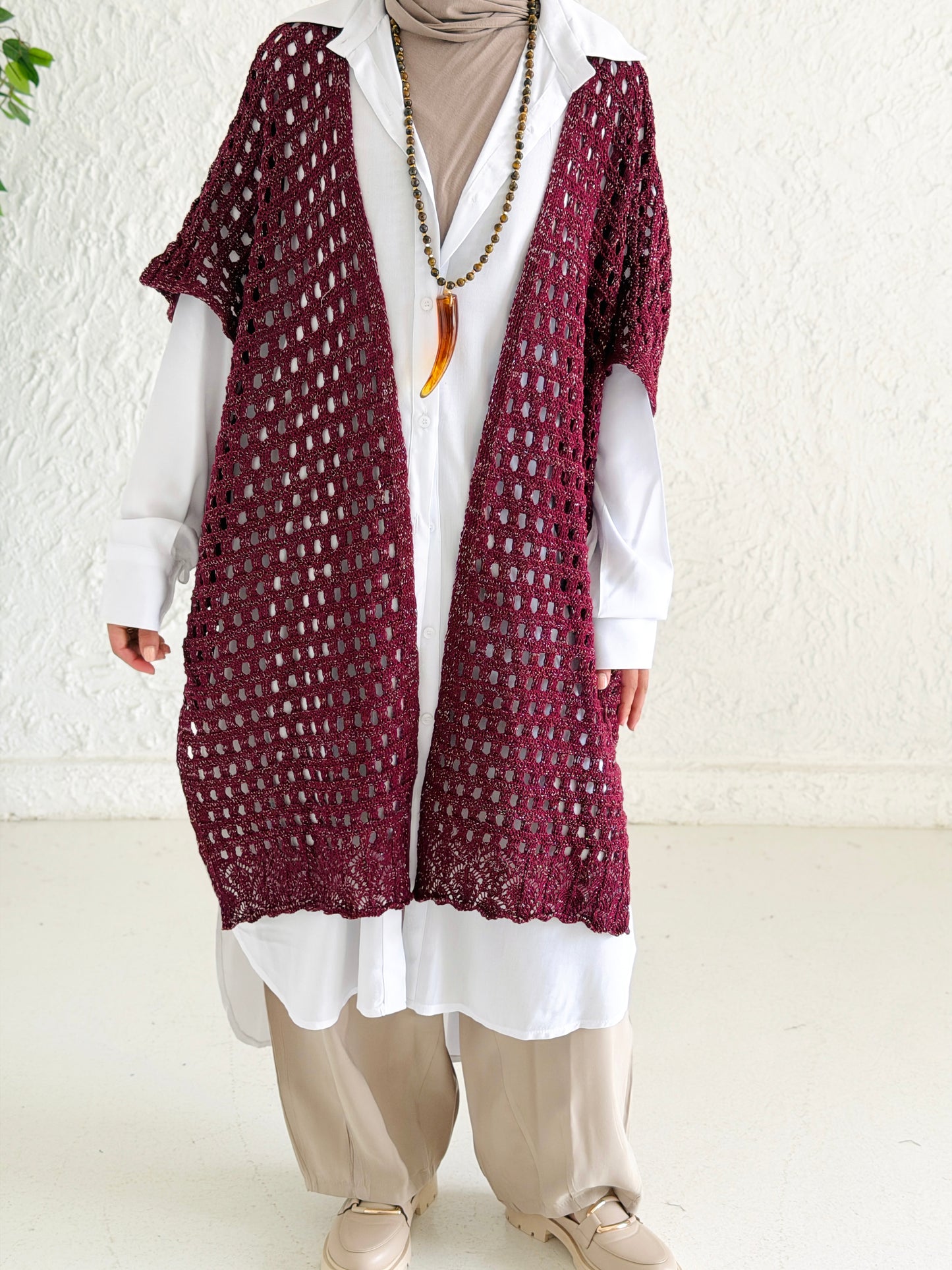 Shimmer Crochet Kimono Vest In Maroon