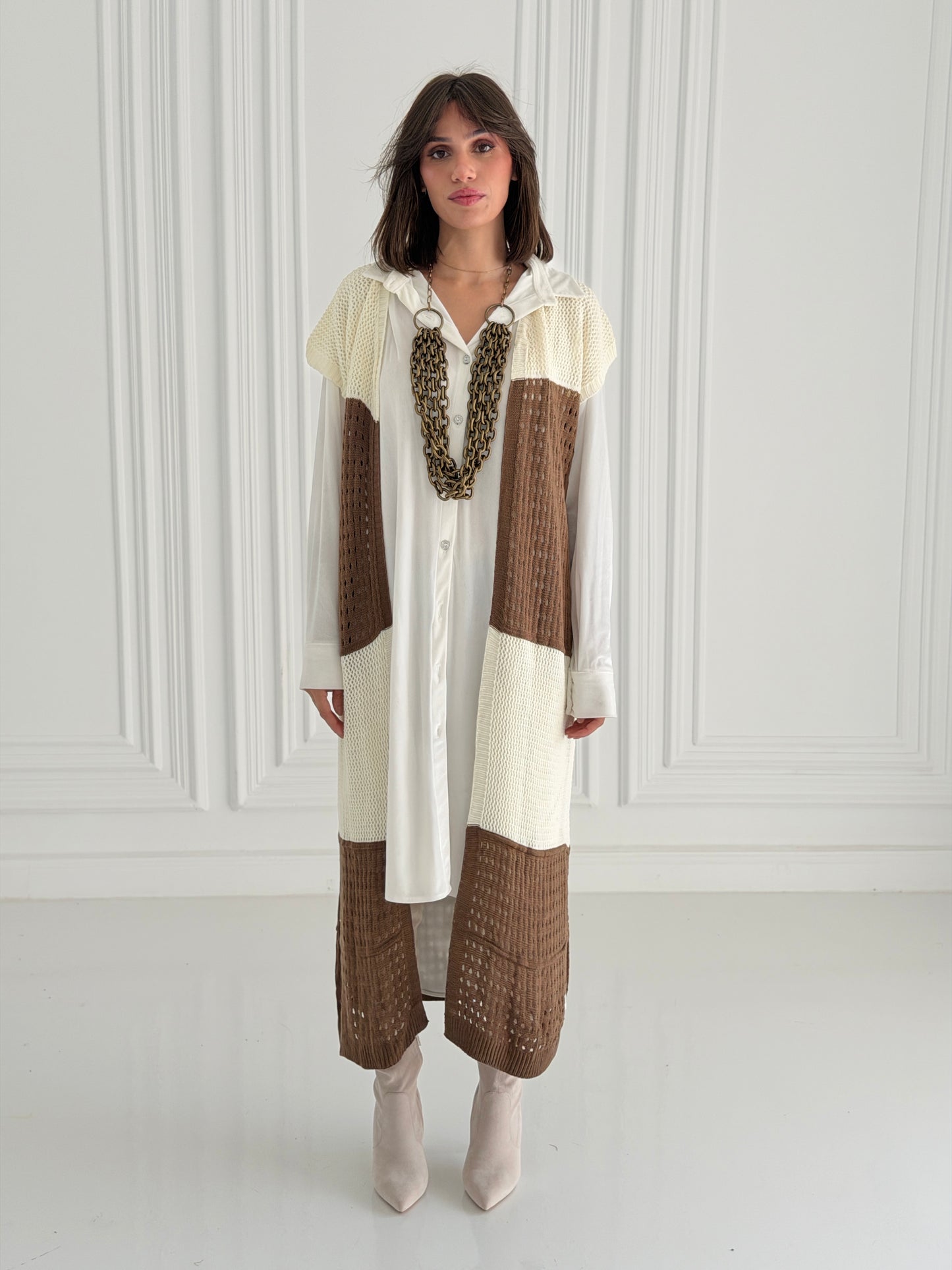 Dual Essence Knit Vest In Brown