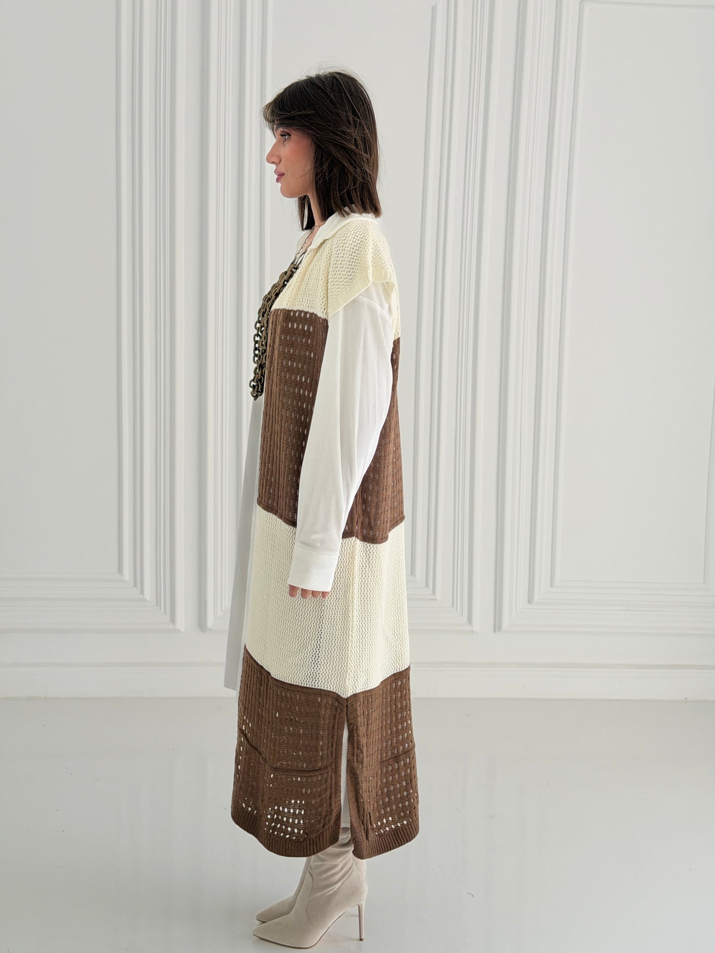 Dual Essence Knit Vest In Brown