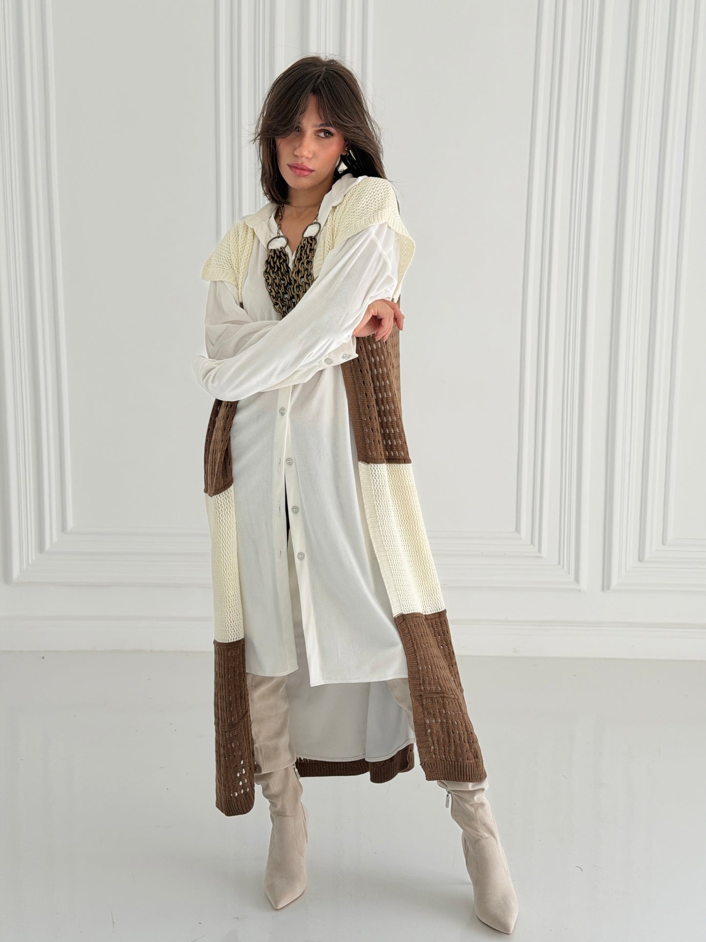 Dual Essence Knit Vest In Brown