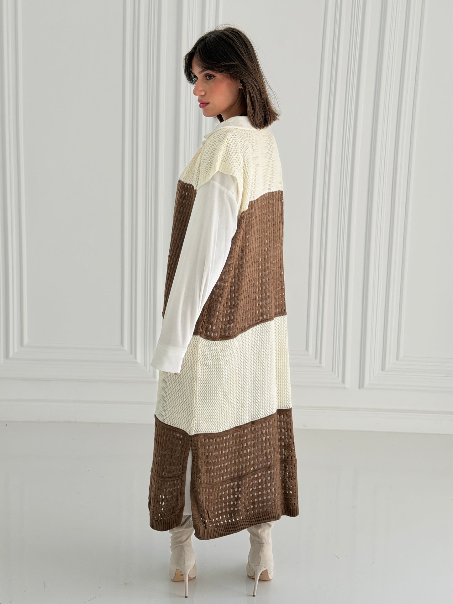 Dual Essence Knit Vest In Brown