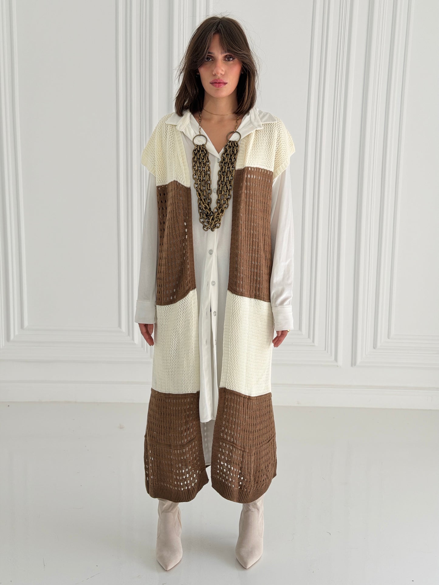 Dual Essence Knit Vest In Brown