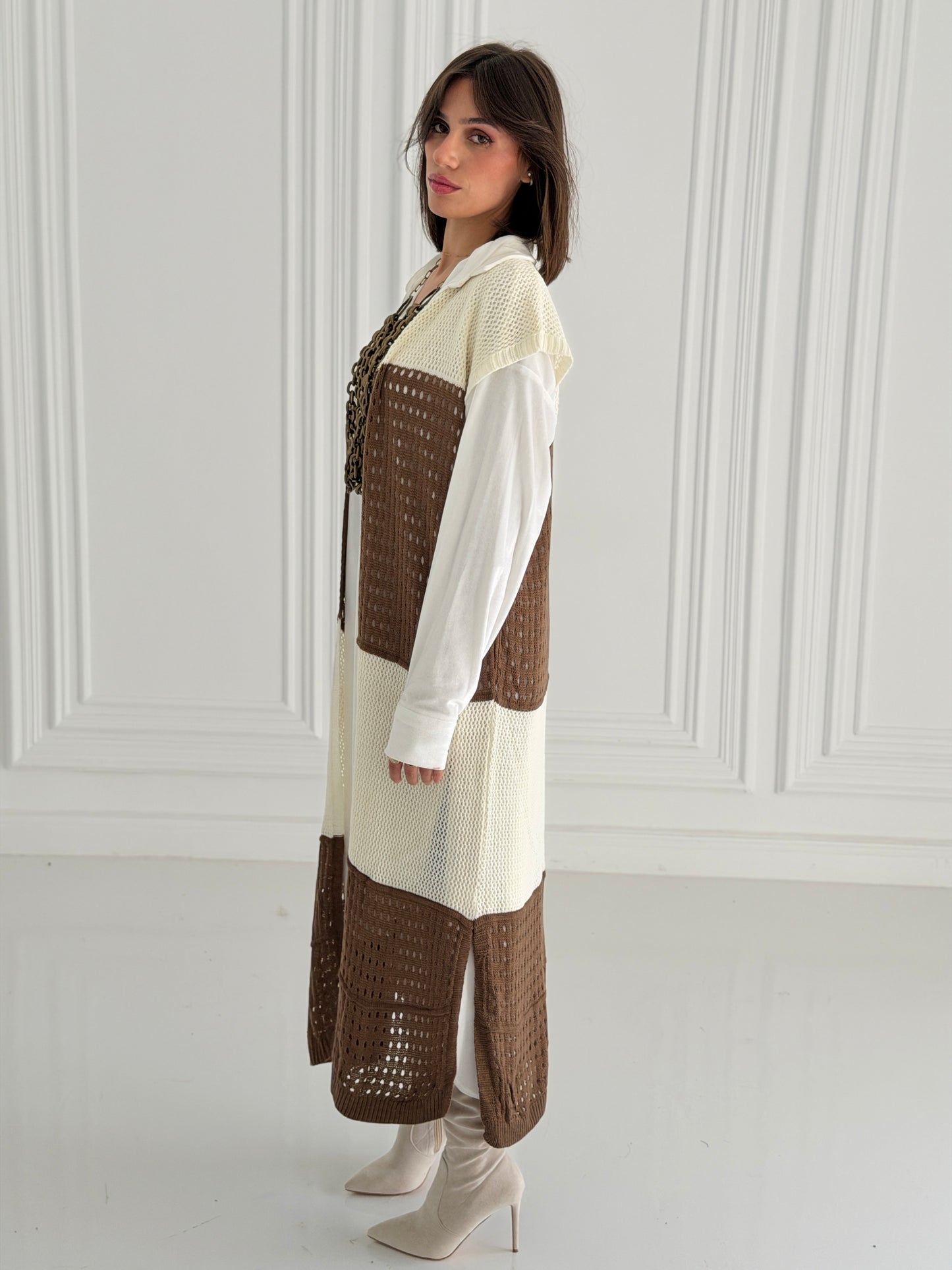 Dual Essence Knit Vest In Brown