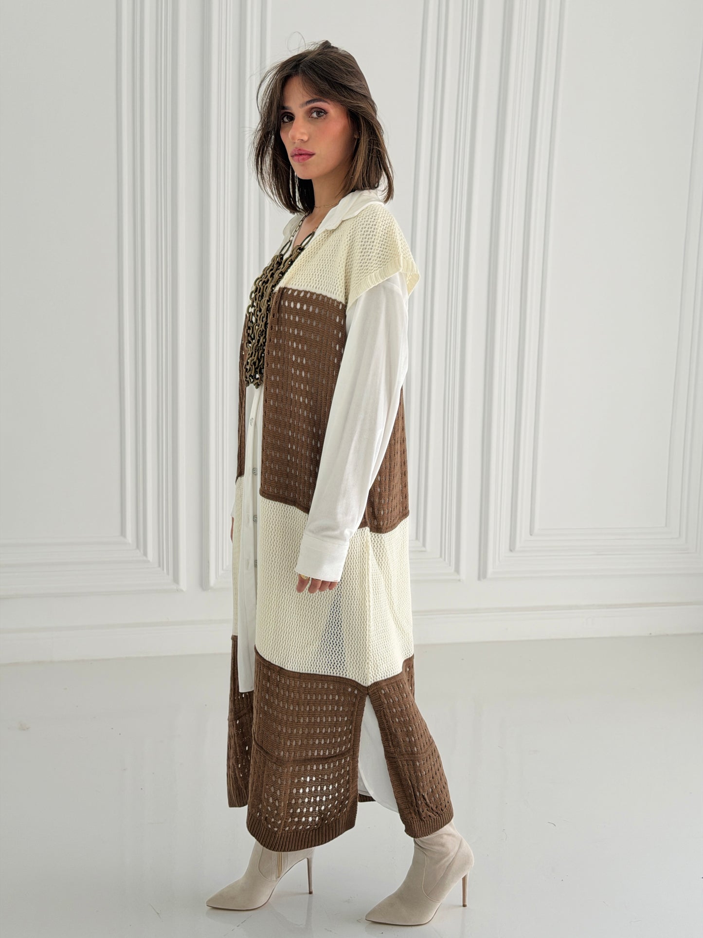 Dual Essence Knit Vest In Brown