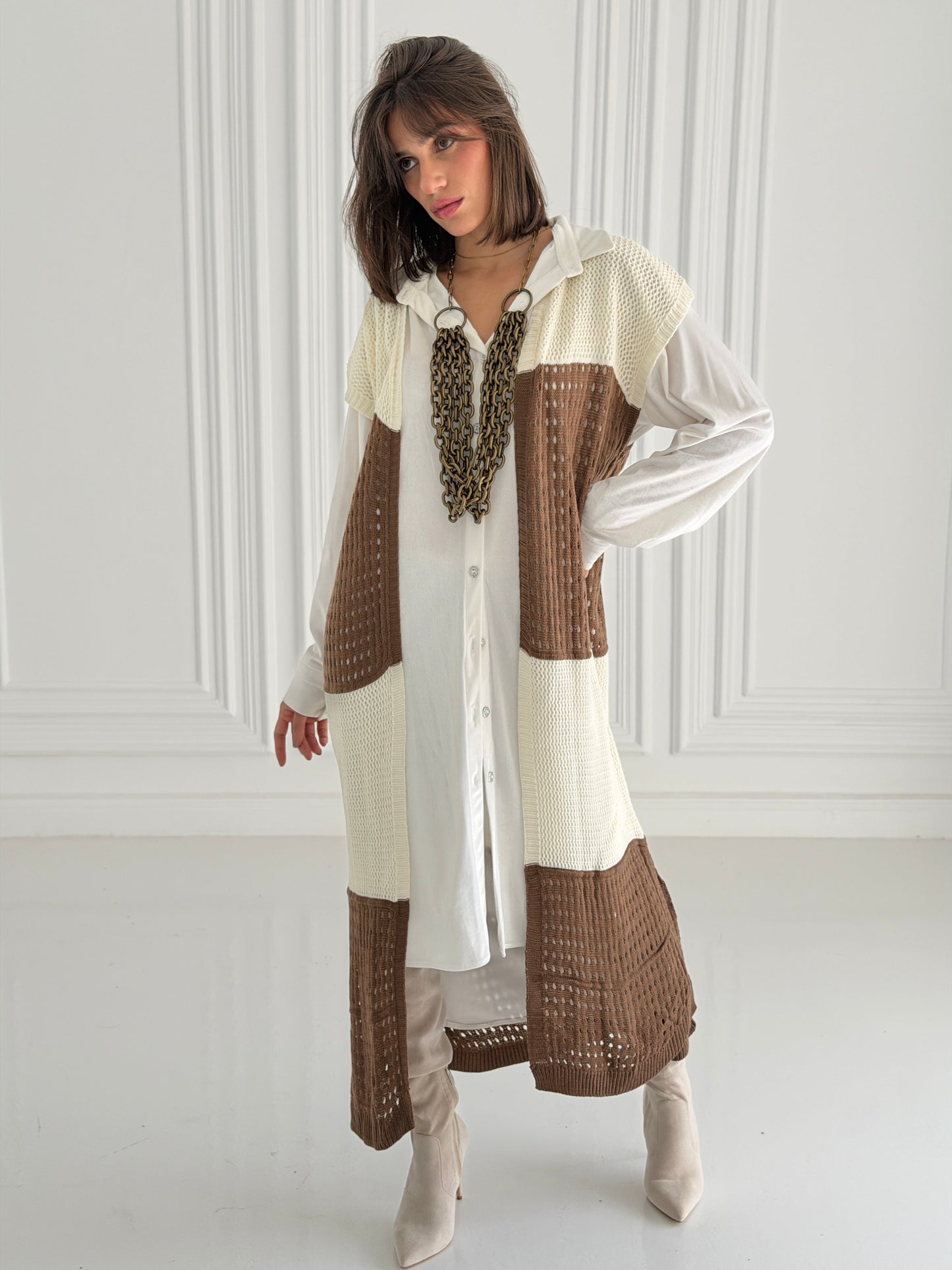 Dual Essence Knit Vest In Brown