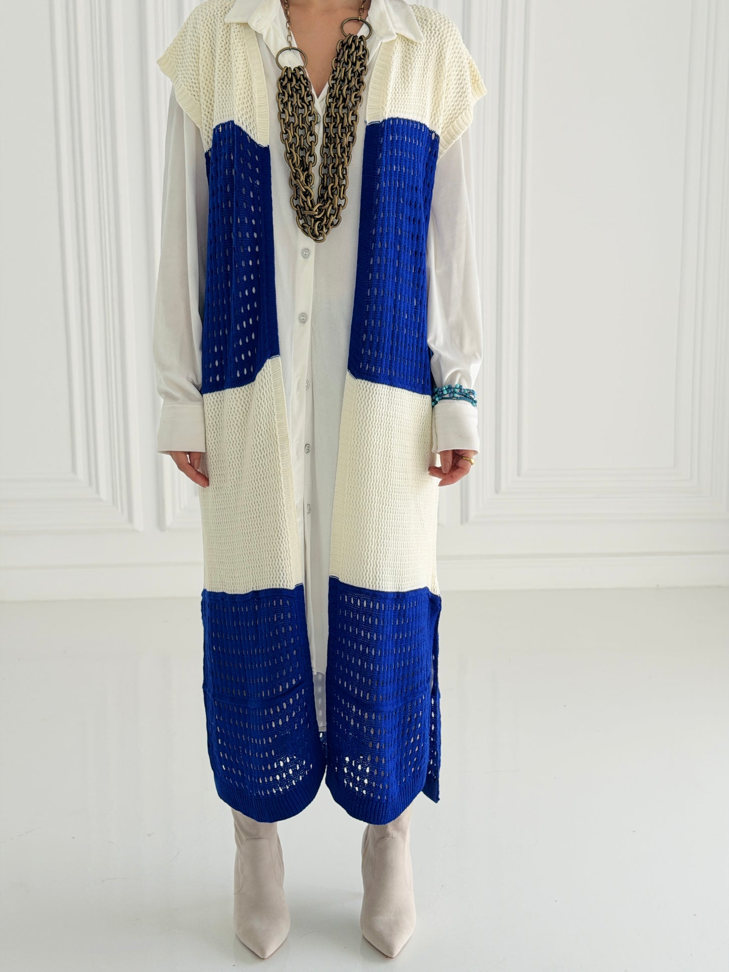 Dual Essence Knit Vest In Royal Blue