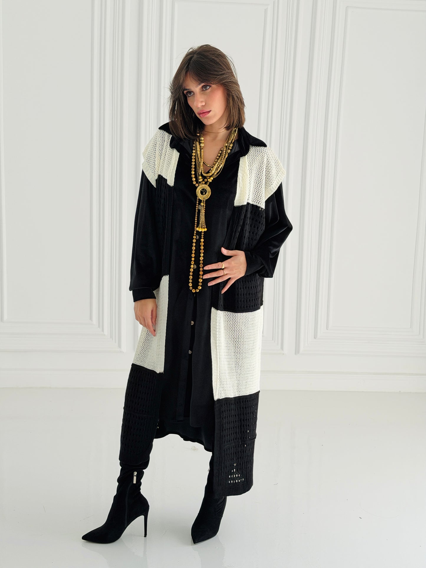 Dual Essence Knit Vest In Black