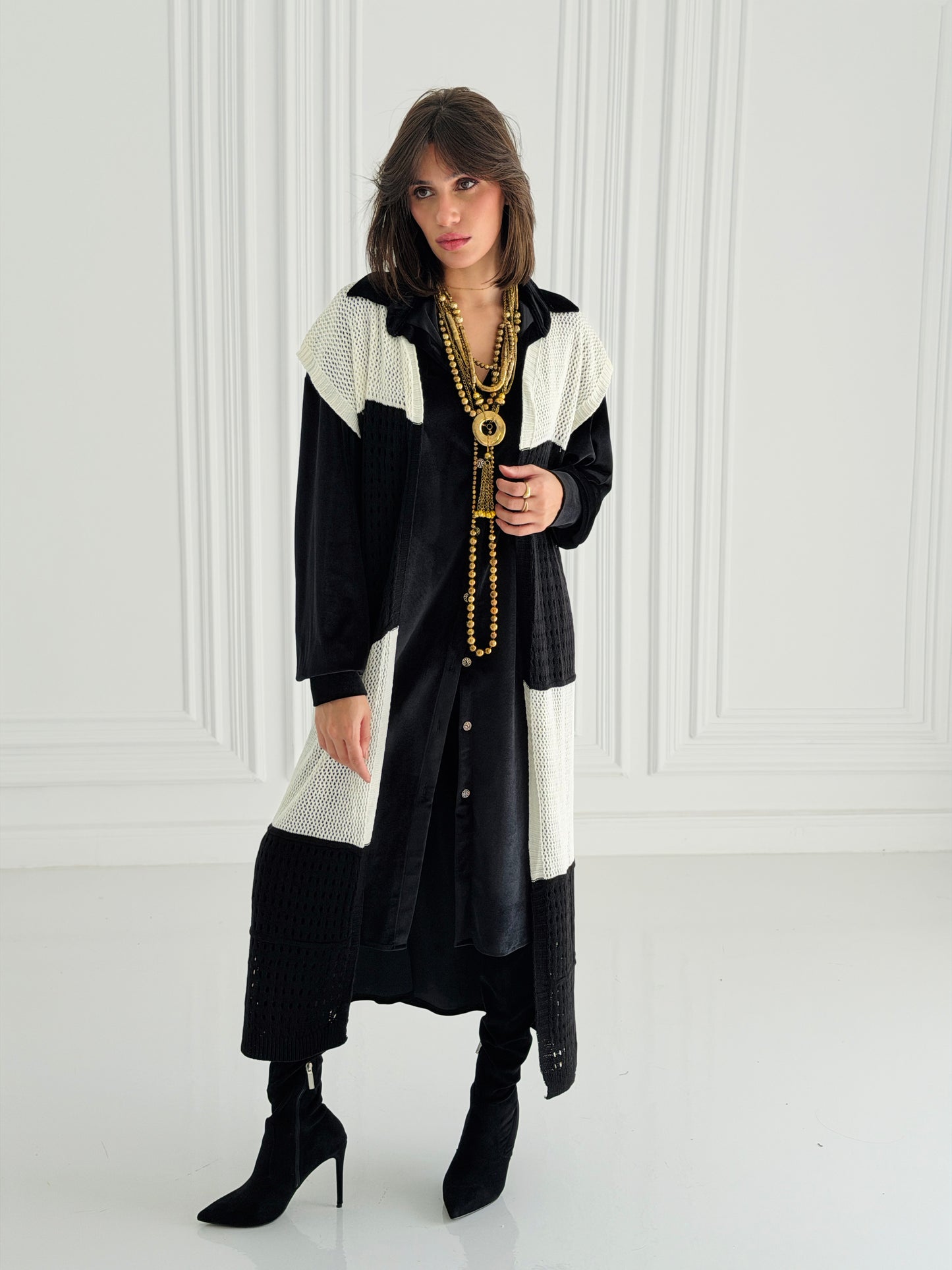 Dual Essence Knit Vest In Black