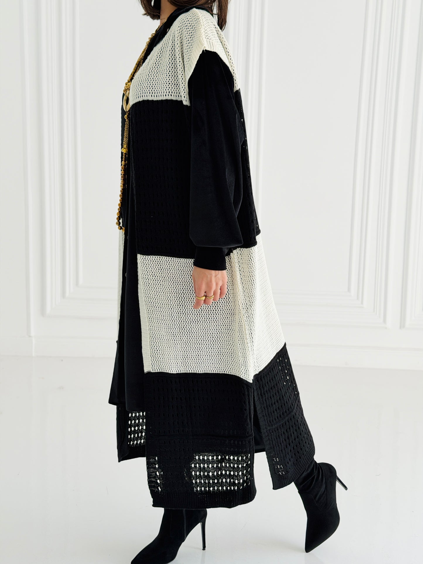 Dual Essence Knit Vest In Black