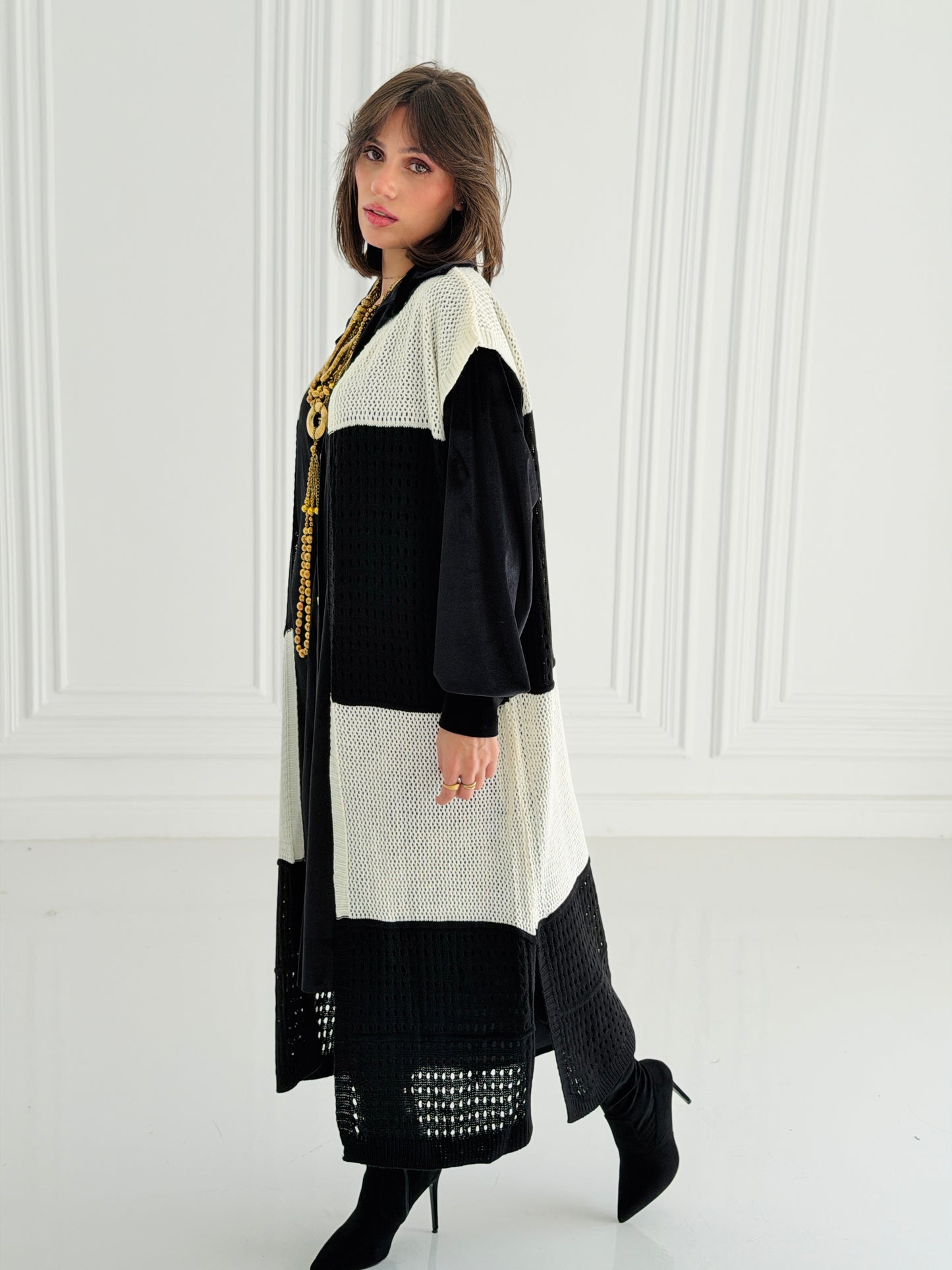 Dual Essence Knit Vest In Black