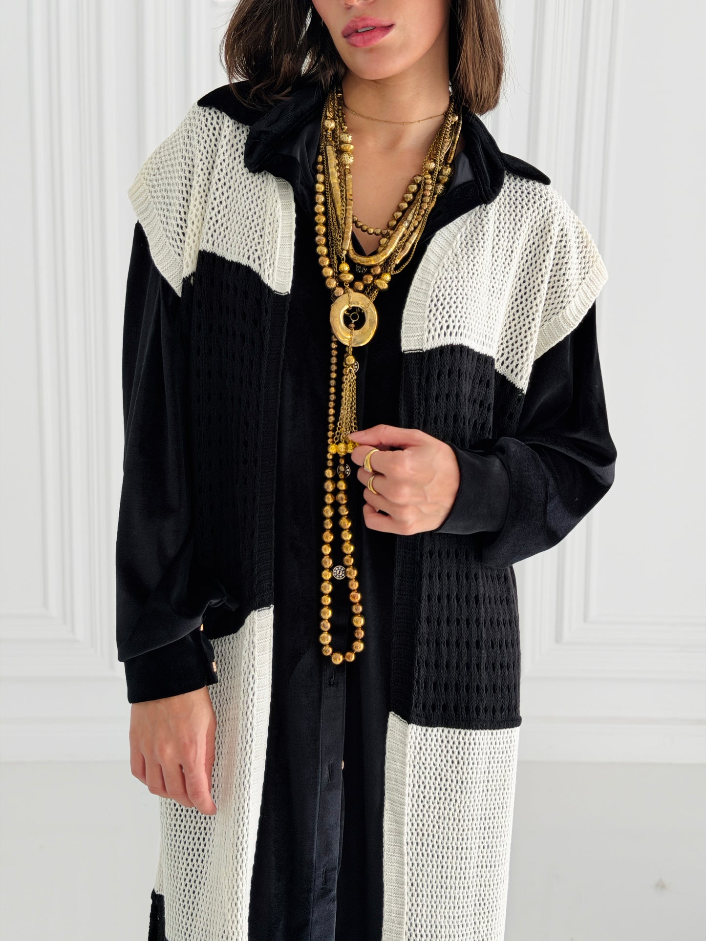 Dual Essence Knit Vest In Black