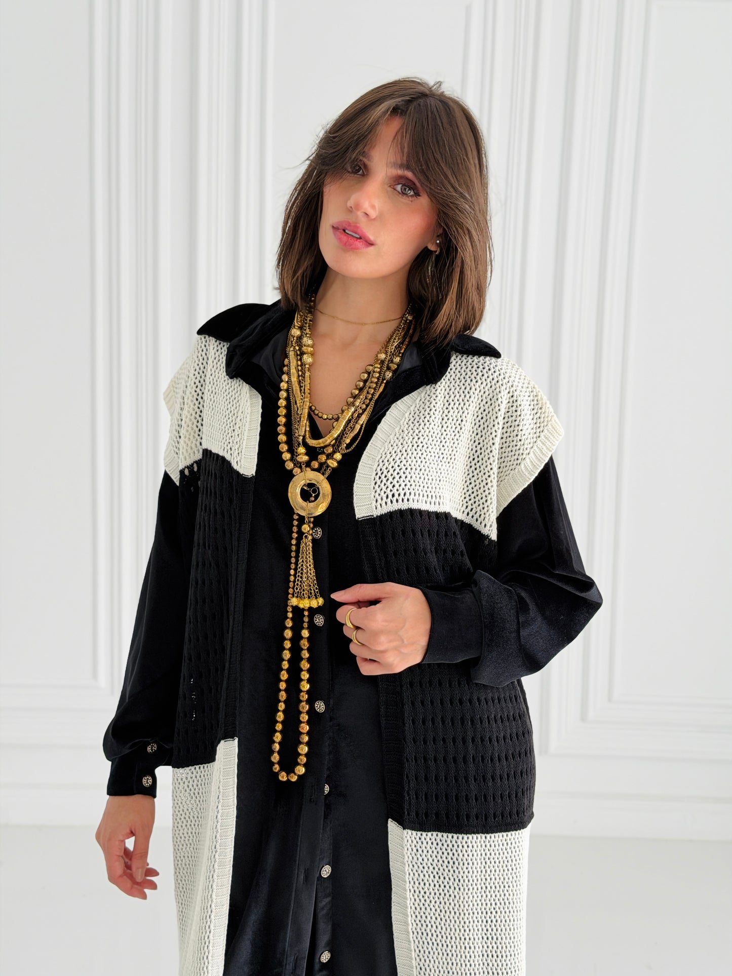 Dual Essence Knit Vest In Black