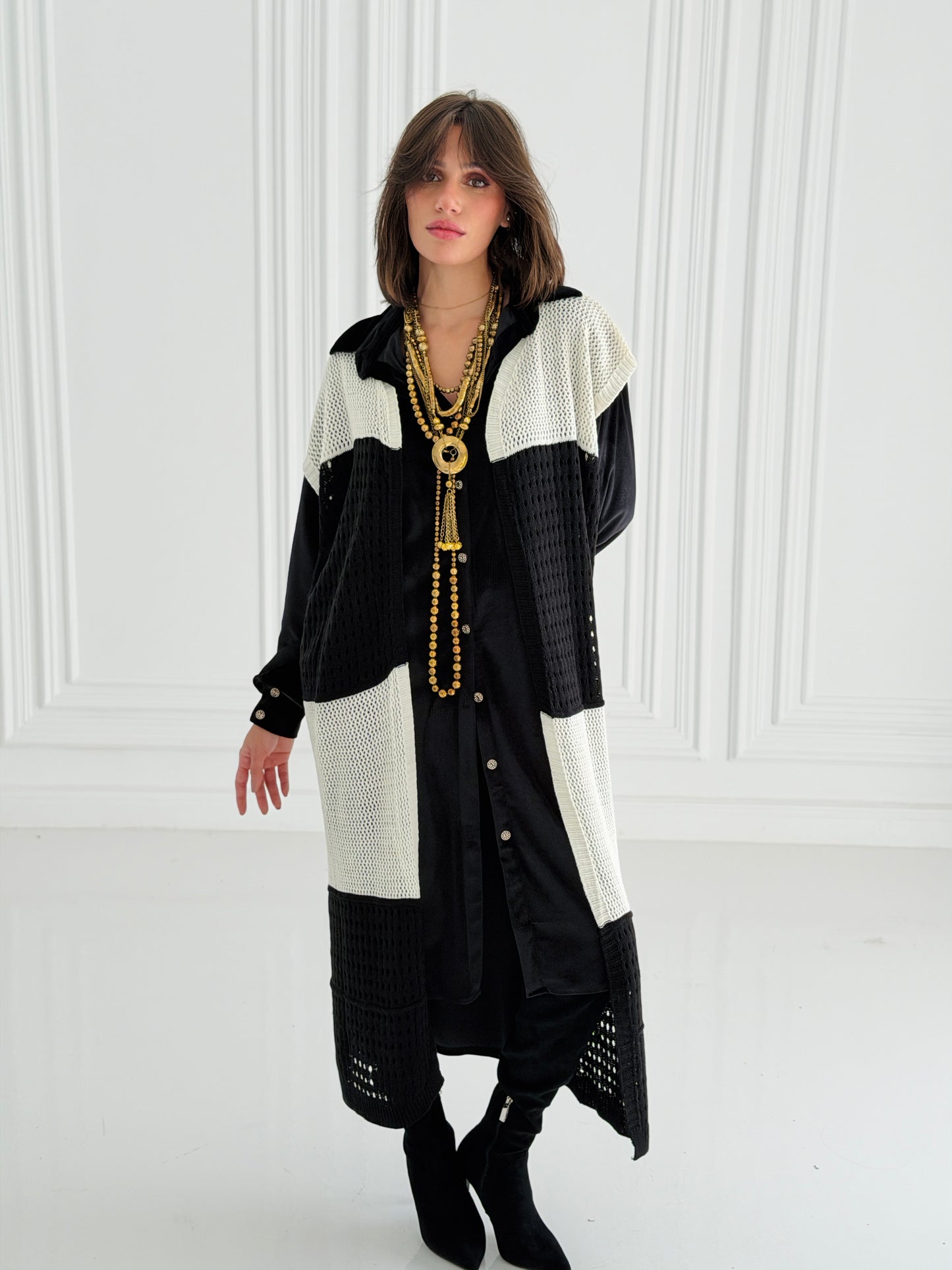 Dual Essence Knit Vest In Black