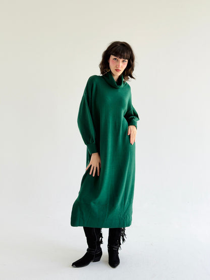 Soft Aura Dress In Emerald Green