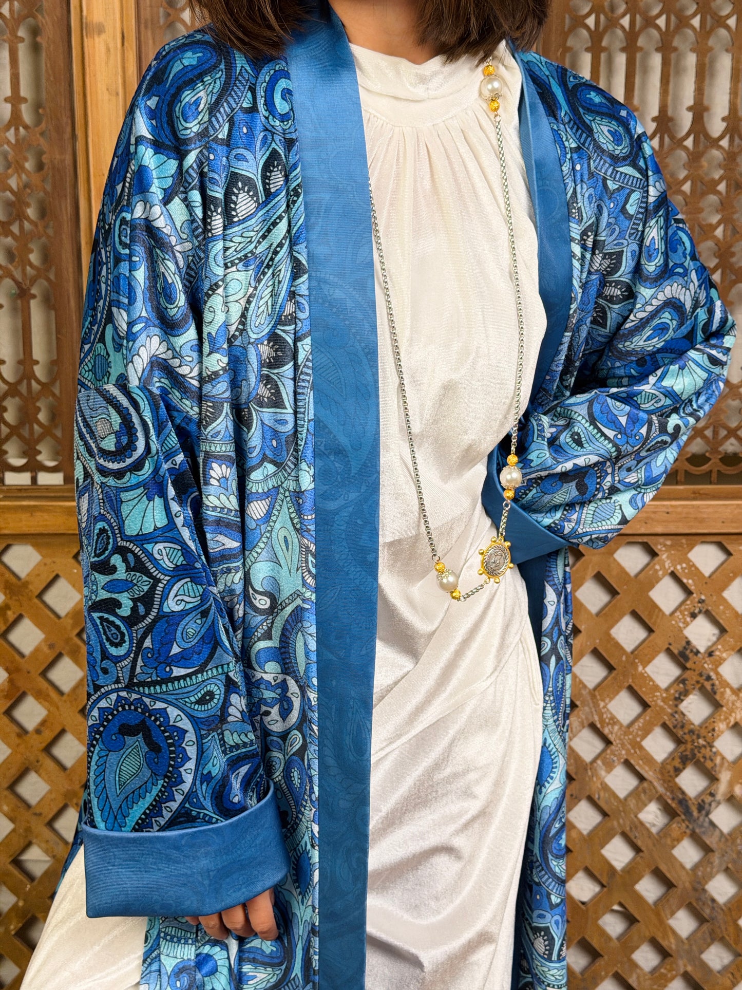 أَلْفَة —Alfa Elegant Paisley Velvet Kimono" Triqous  "
