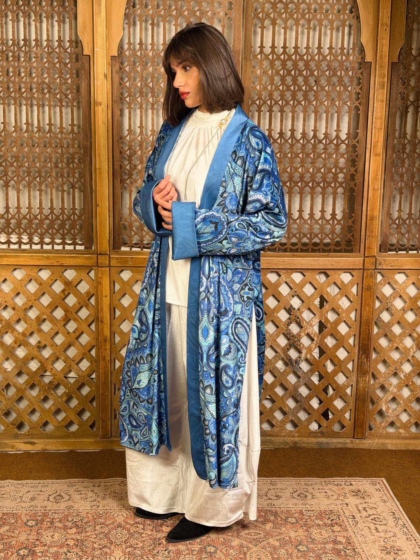 أَلْفَة —Alfa Elegant Paisley Velvet Kimono" Triqous  "