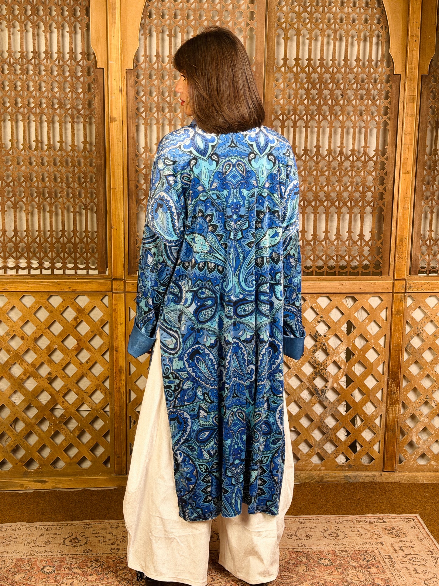 أَلْفَة —Alfa Elegant Paisley Velvet Kimono" Triqous  "
