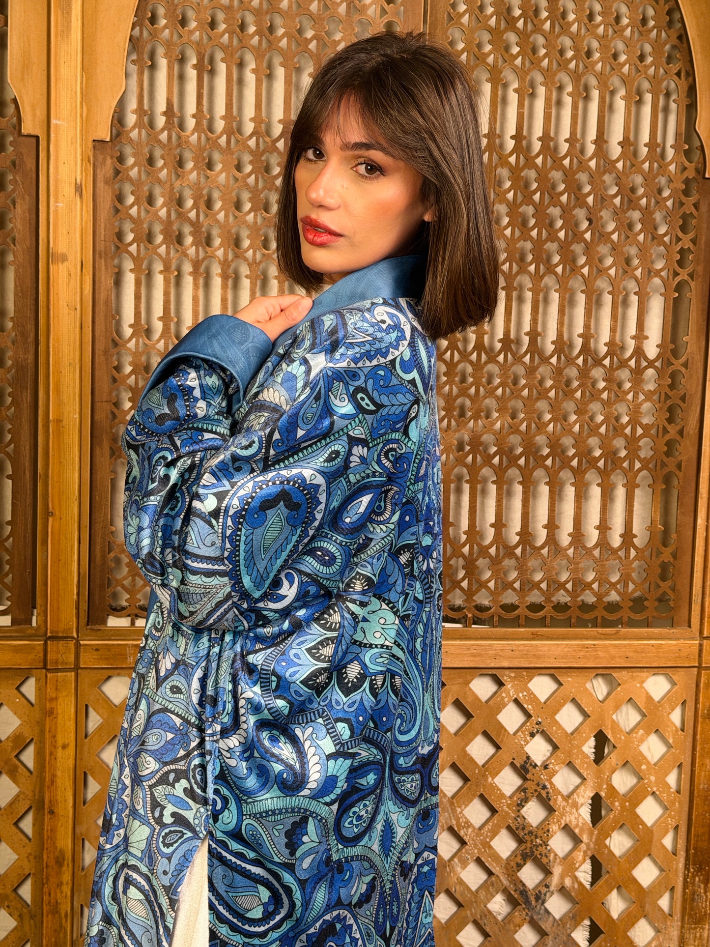 أَلْفَة —Alfa Elegant Paisley Velvet Kimono" Triqous  "