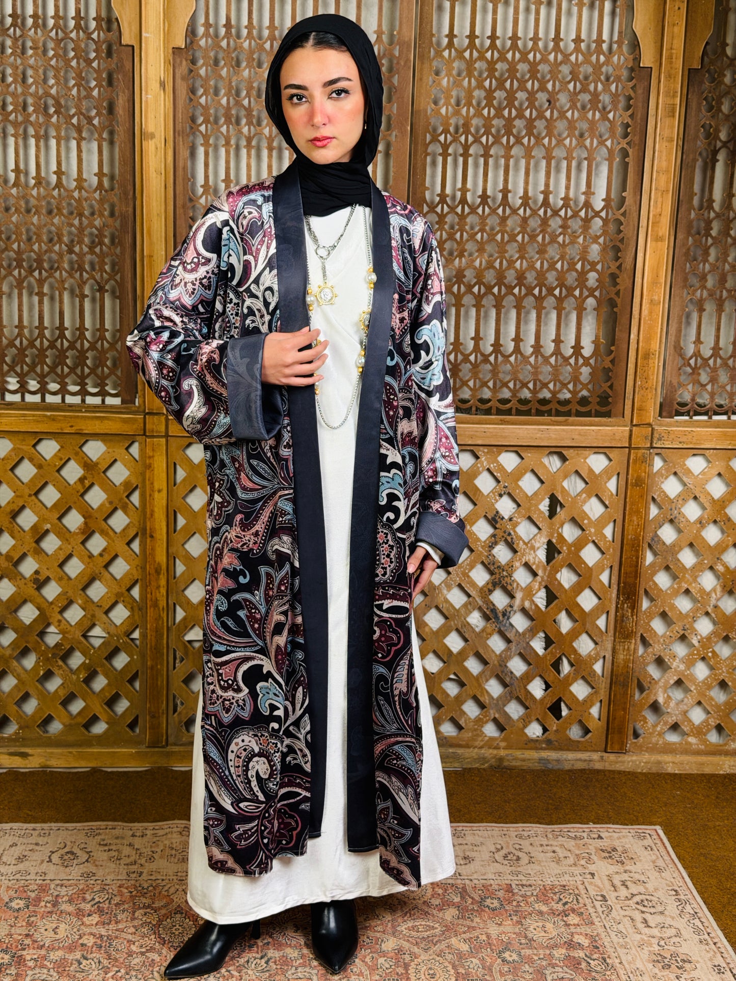أَلْفَة —Alfa Elegant Paisley Velvet Kimono" black "
