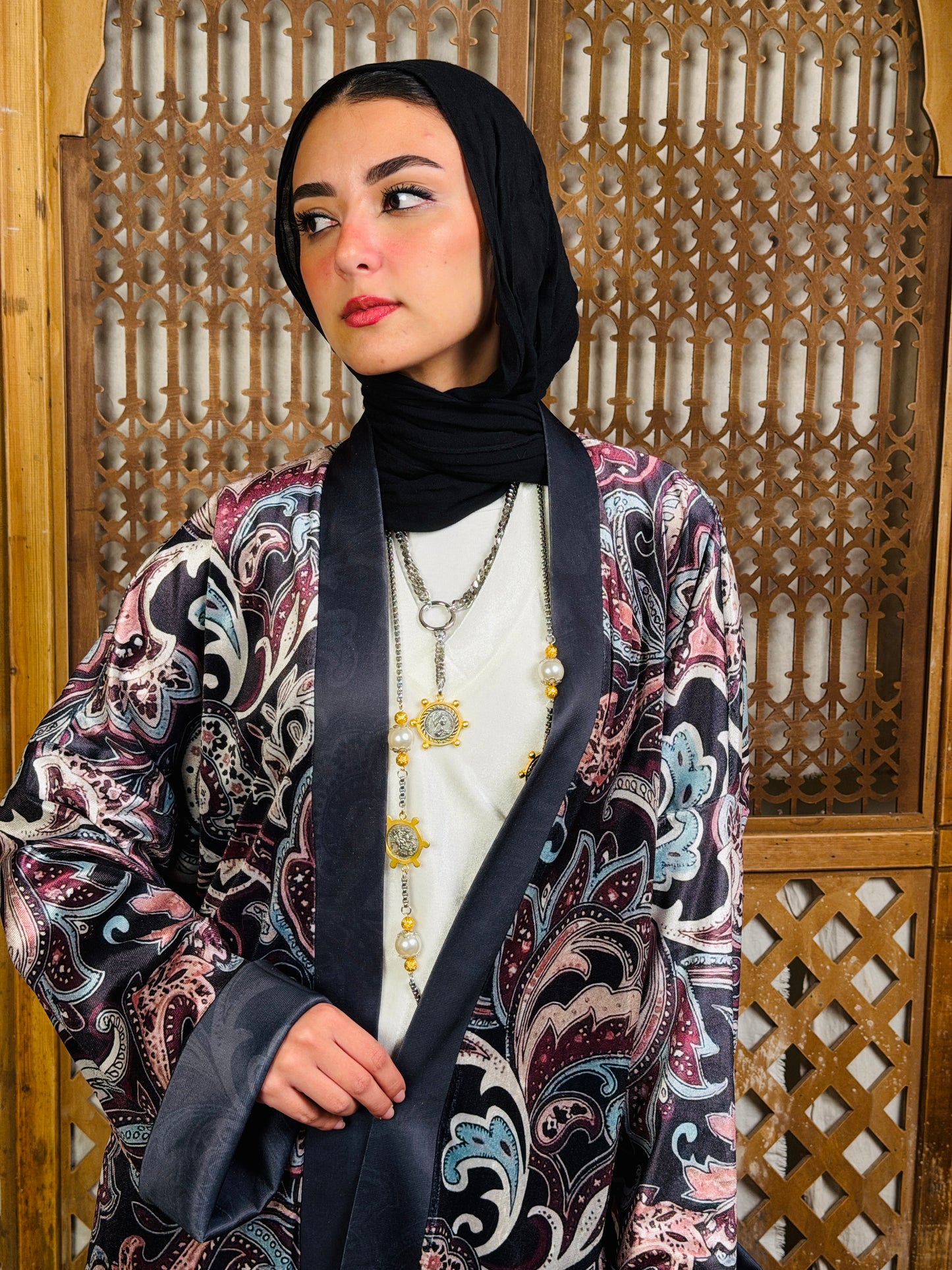 أَلْفَة —Alfa Elegant Paisley Velvet Kimono" black "