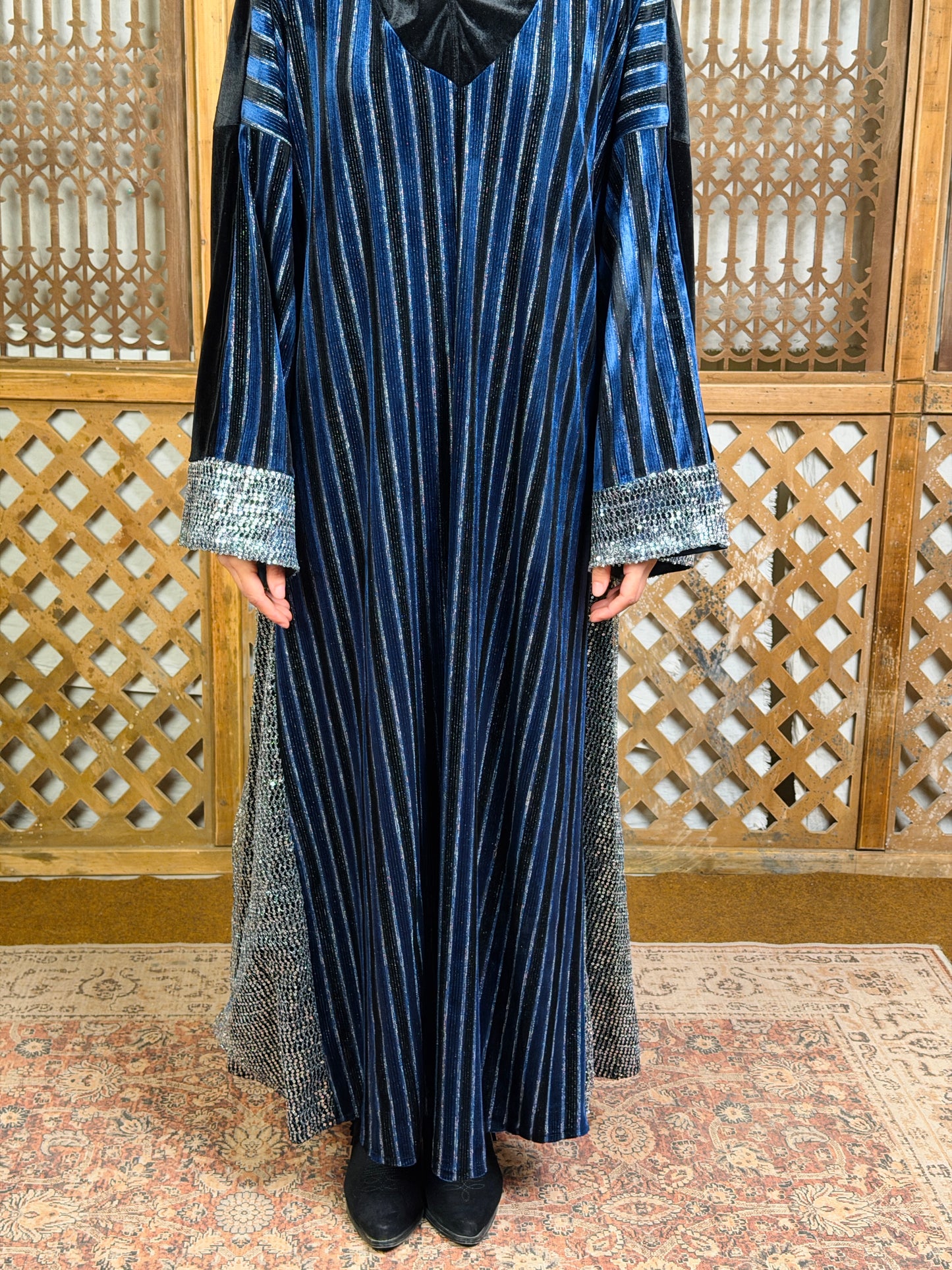 وَدّ — Wodd Sequin Hooded Velvet in Navy